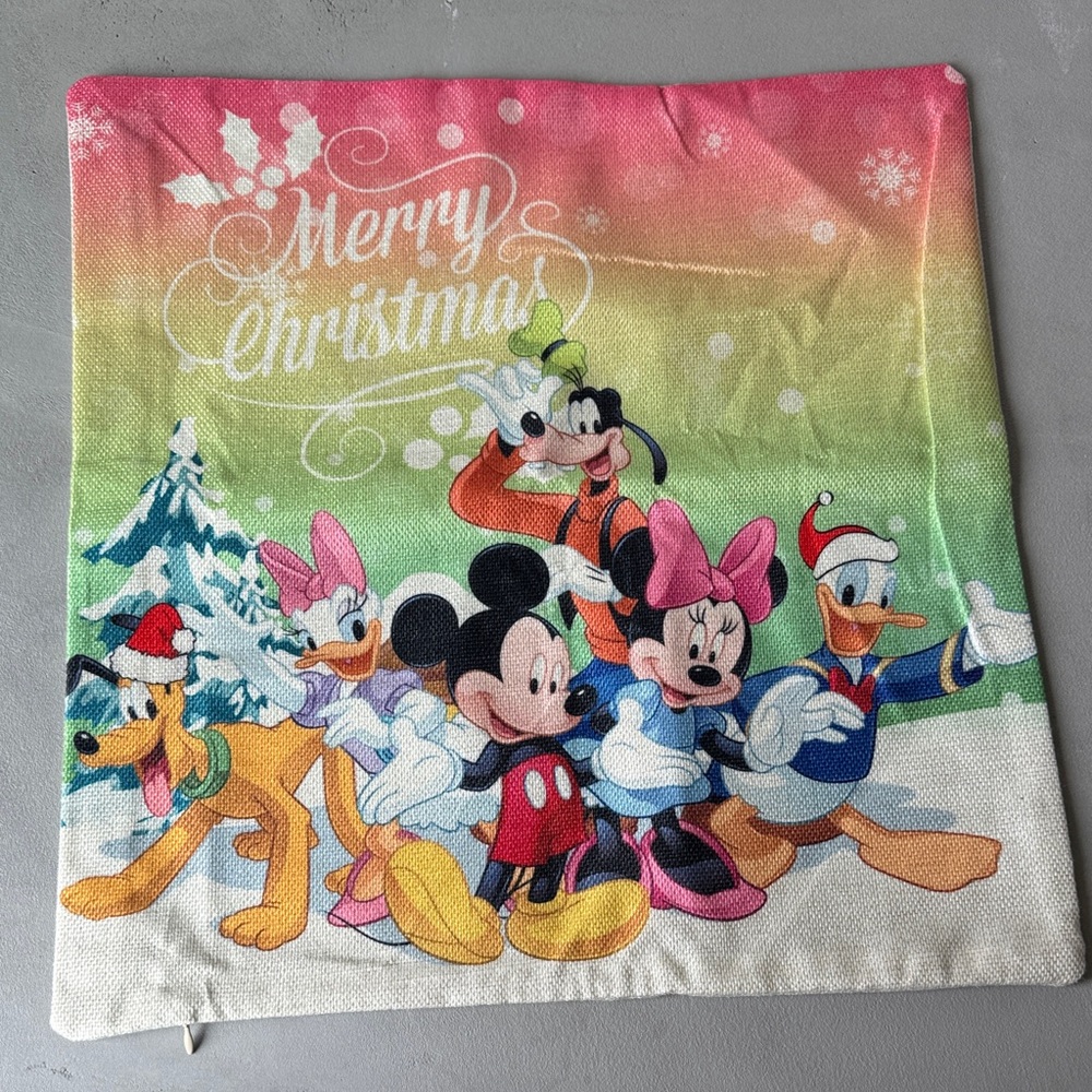 NWOT DISNEY MICKEY MOUSE AND FRIENDS MERRY CHRISTMAS ACCENT PILLOW CASE COVER